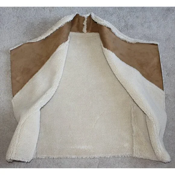 Sanctuary Brand - Women's Faux Shearling Reversible Vest, One Size Fits Most - Picture 7 of 7